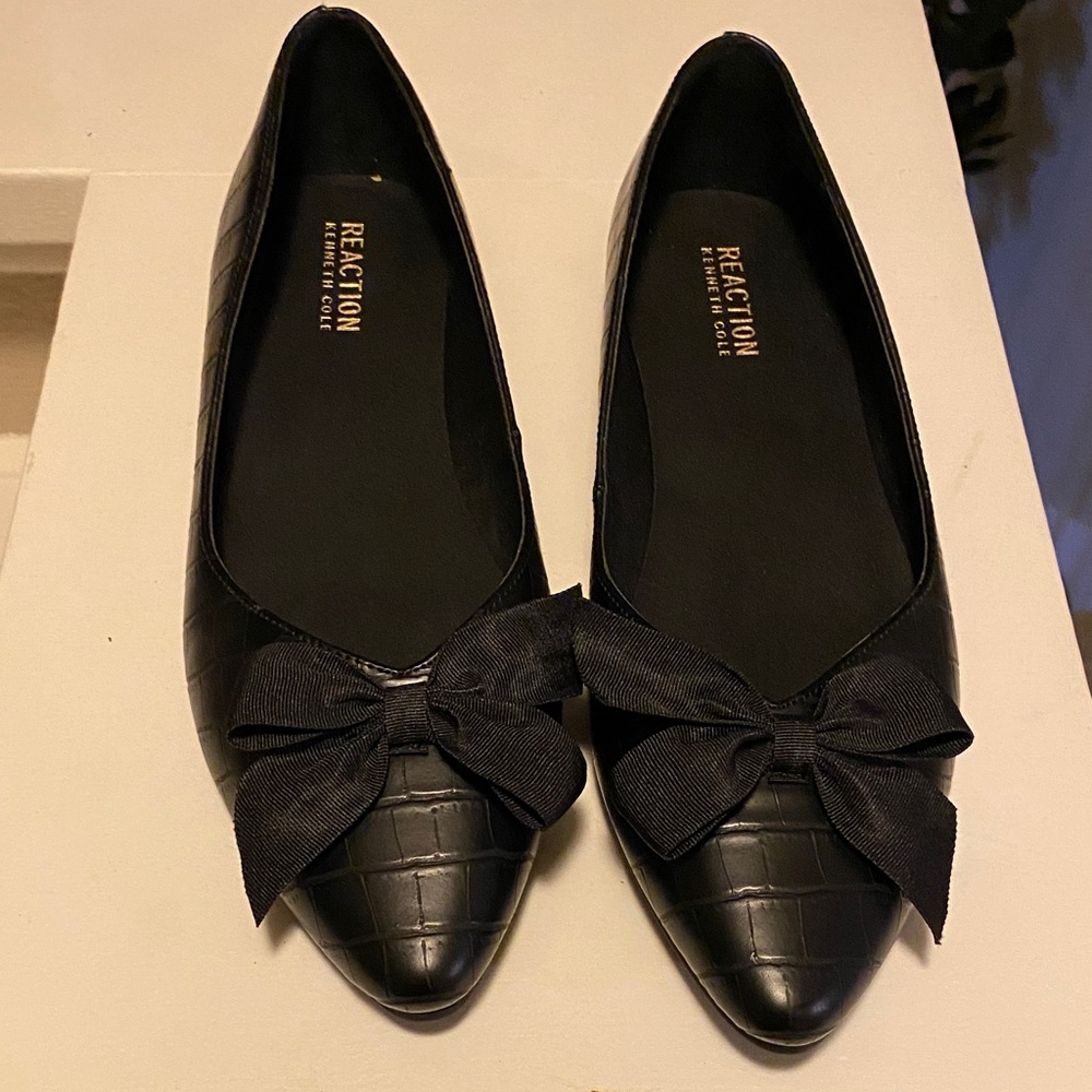 Kenneth Cole Reaction Black Croc-Embossed Flats